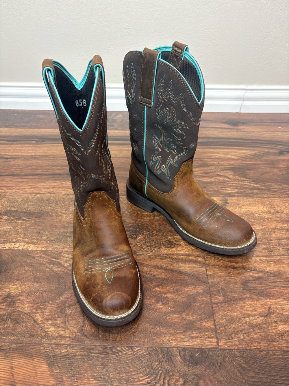 Ariat Delilah Round Toe Western Boot in Distressed Brown Leather Size 8.5